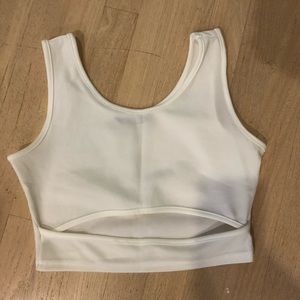 Whit cutout tank